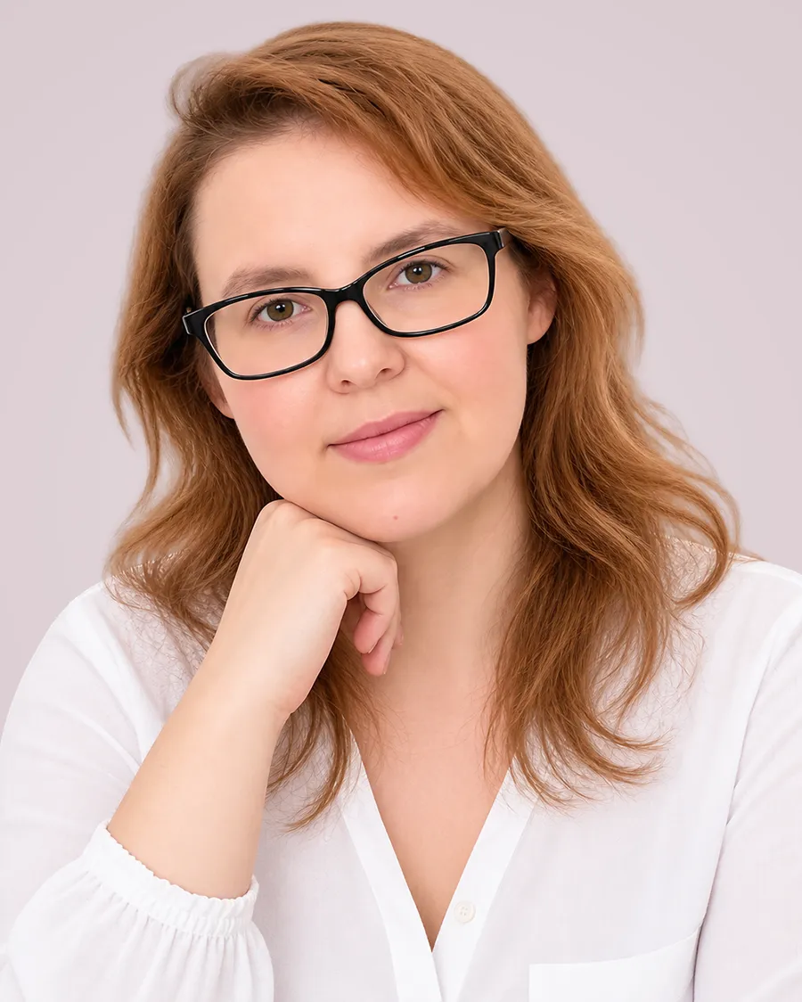 Porträt der Liebesromanautorin Lizzy Glass
